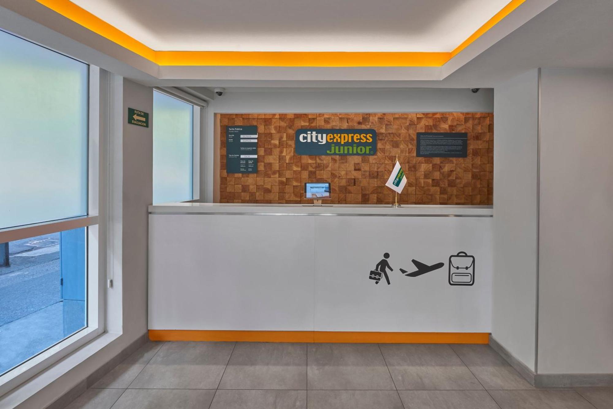 City Express Junior By Marriott Ciudad De Mexico Sullivan Hotel Exterior photo